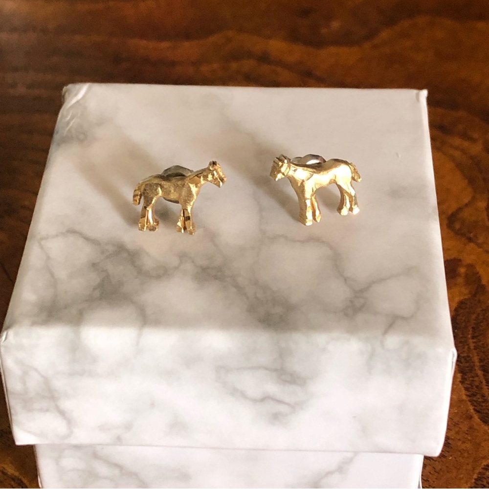 Diamond cut matte gold tone horse pierced earrings